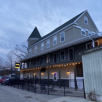Image of the front side of Cahoots bar