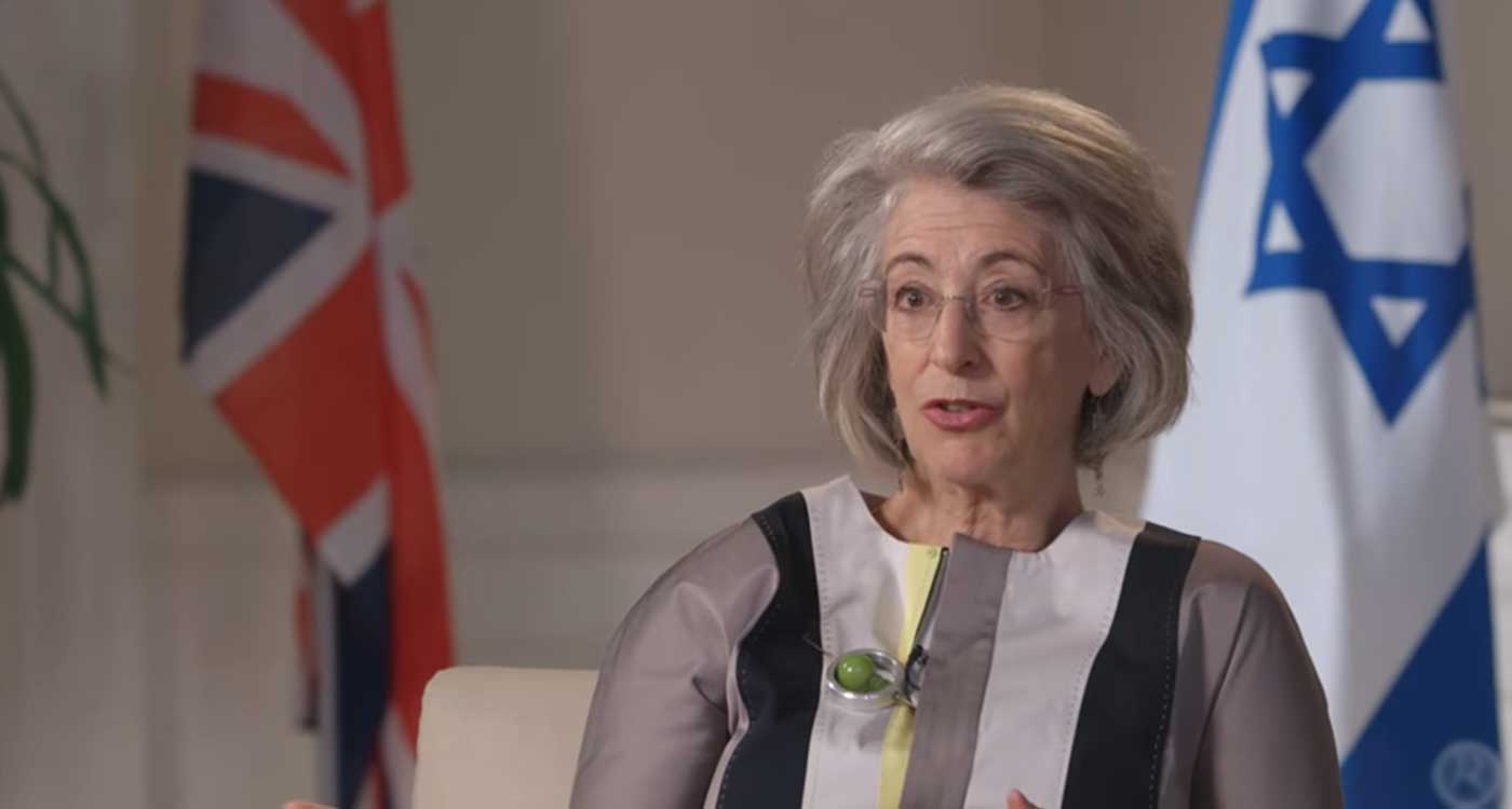 Maureen Lipman infront of Israel and UK flags
