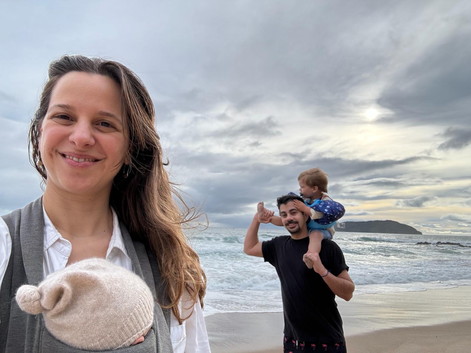 Matilde Diego Joaquim and Caue on beach