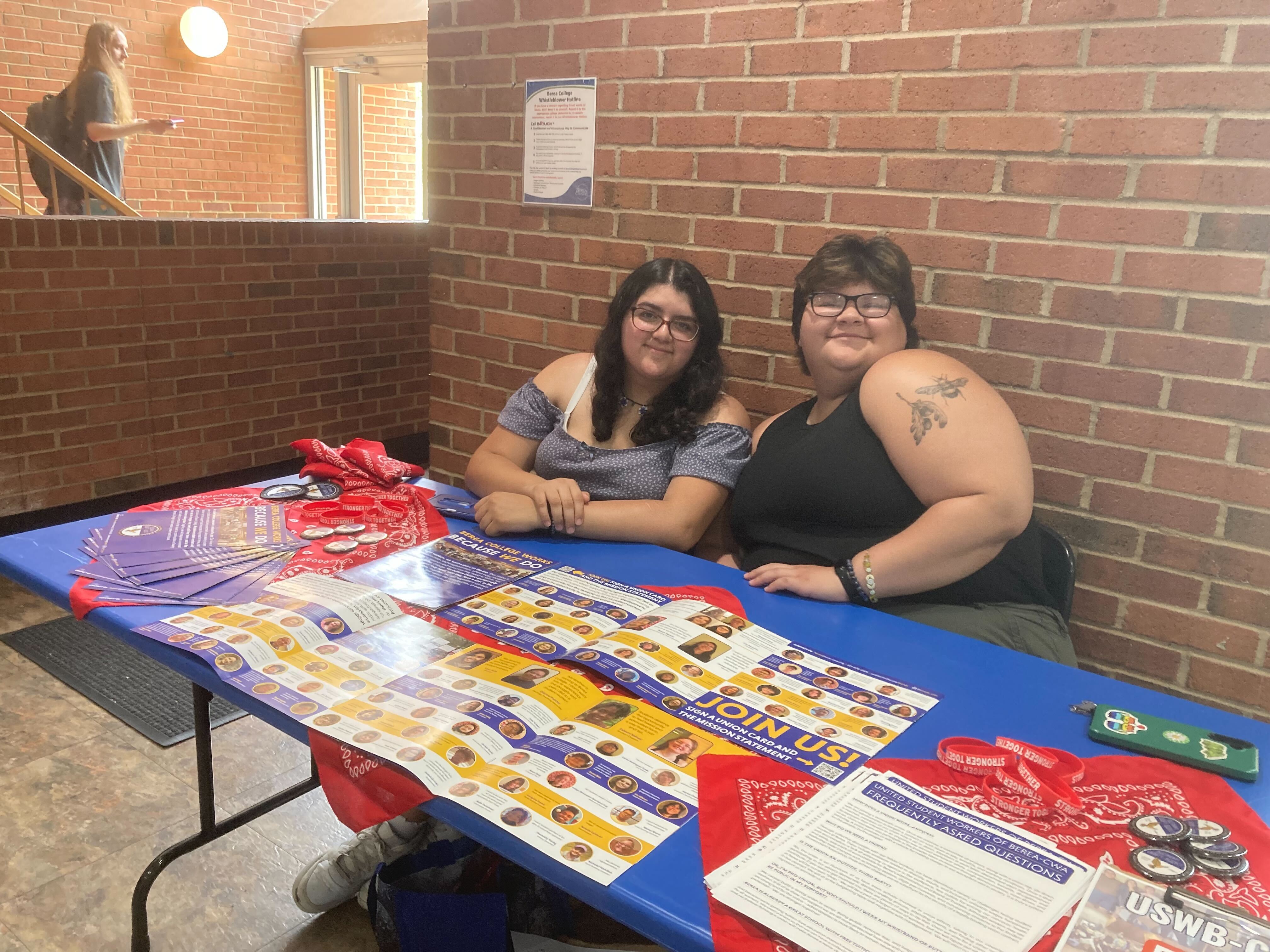 Lily and Carlos tabling!