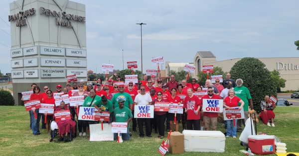 Apple Retail Workers-CWA Informational Picket OKC