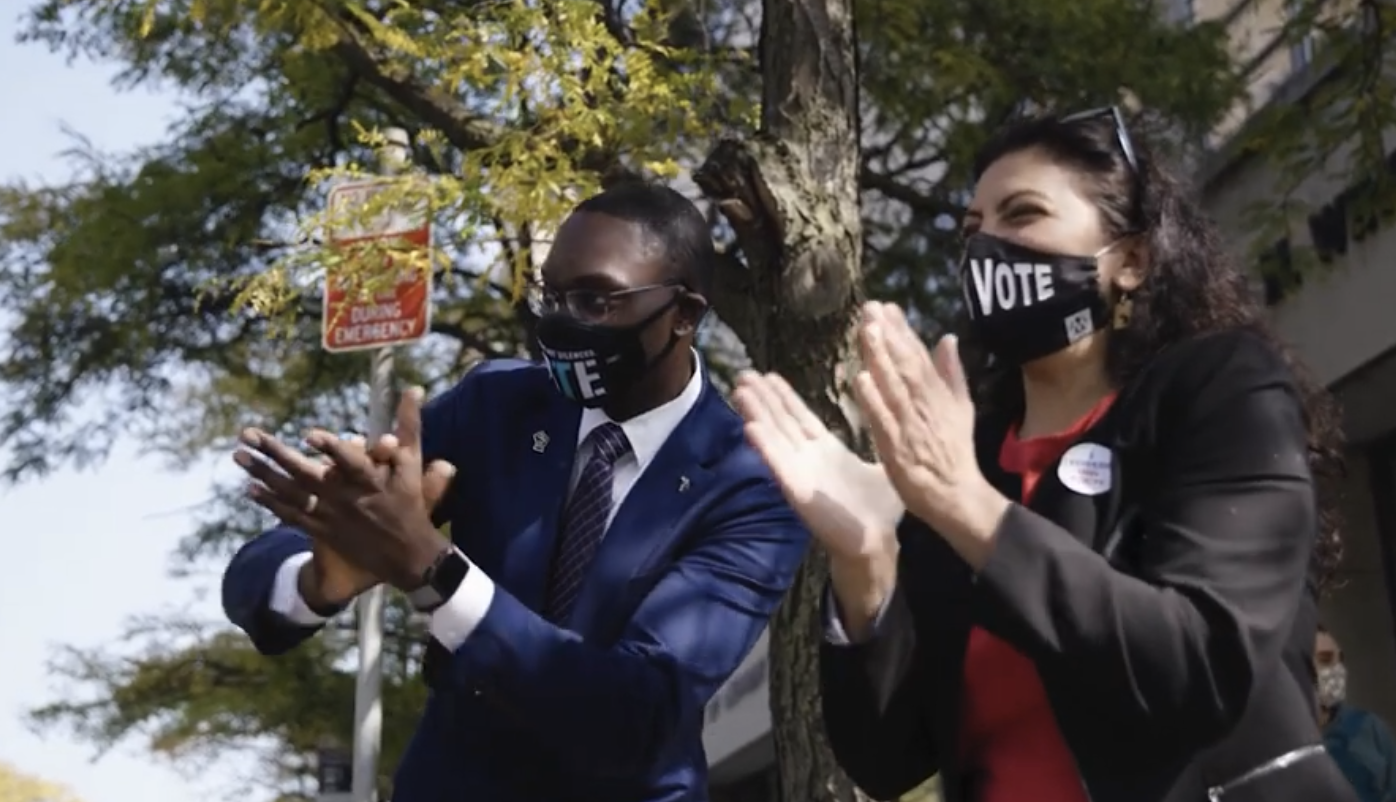 Rashida and Garlin wear facemasks Rashida and Garlin wear facemasks