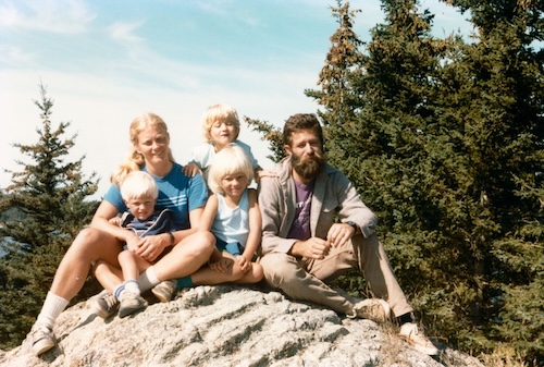 Gif of Hannah giving a thumbs up