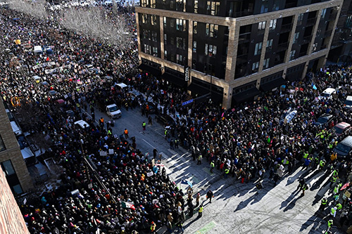 Throngs of Minnesotans take the streets