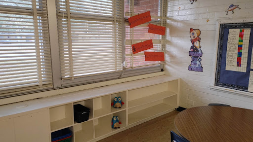 Photo of an empty bookshelf in a Florida public school classroom