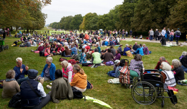 Group discussions on the grass of the Long Walk