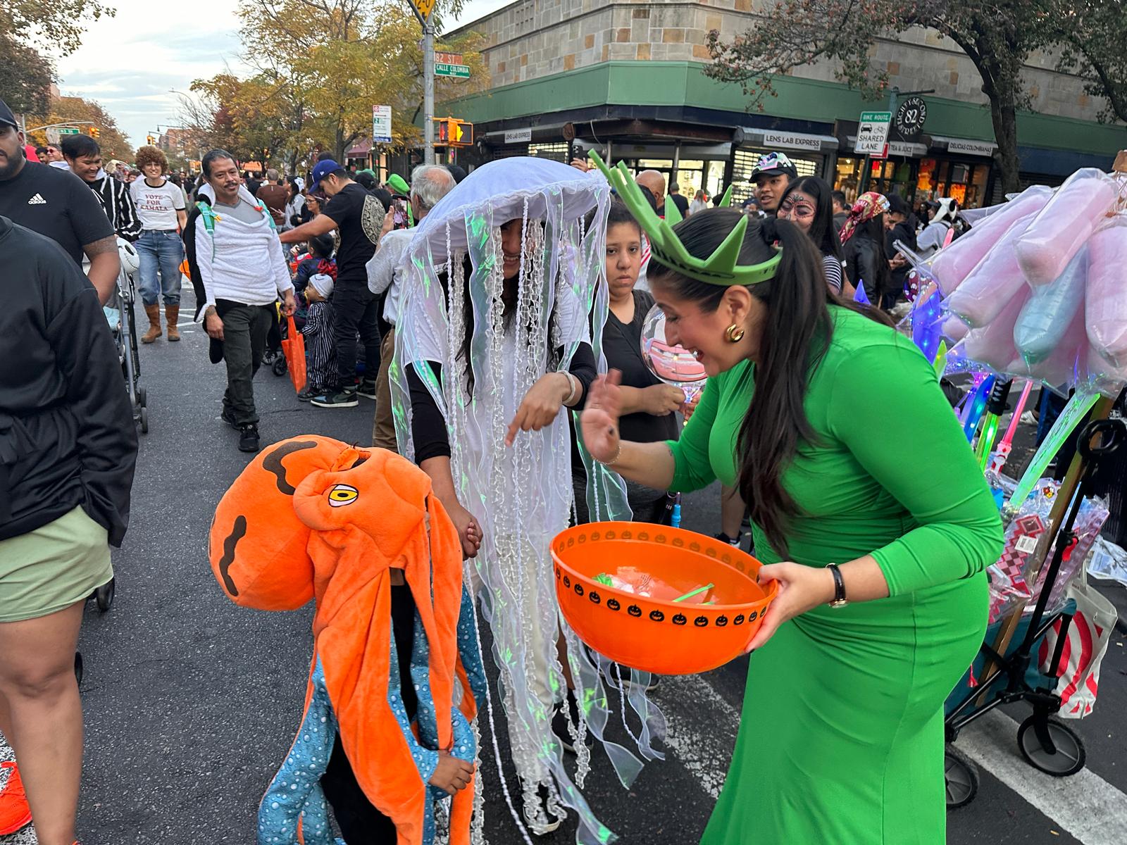 Picture of Jessica handing out candy, dressed as the statue of liberty