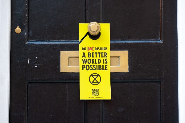Sign on a door saying 'A better world is possible'