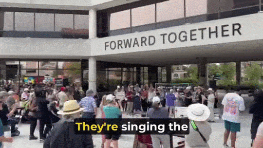 A GIF of the community in Springfield singing the Haitian national anthem.