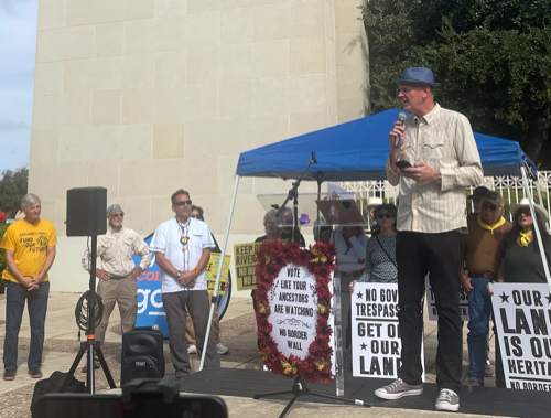 A photo of Doug Pagitt standing with the residents of Barrio Azteca.